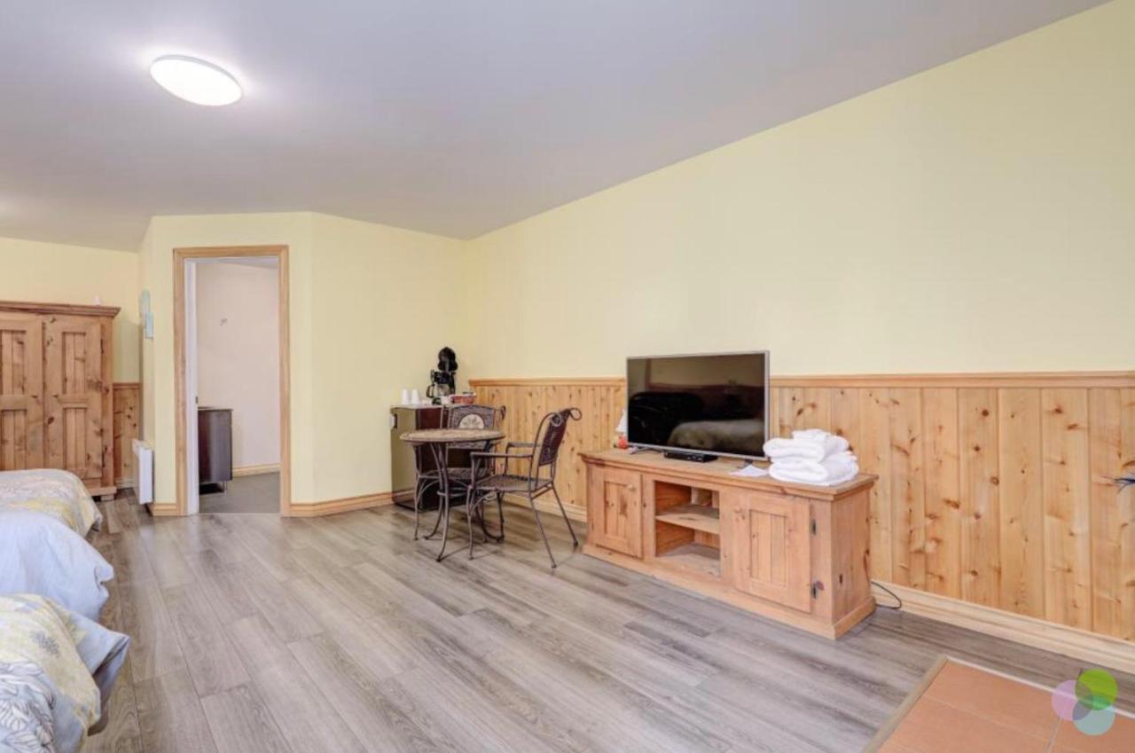 Hebergement Chez Le D Motel Saint Zenon Екстериор снимка